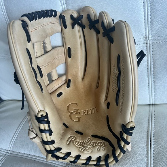 Rawlings Beige Baseball Glove with Black Lacing - Picture 6 of 6